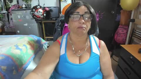 mrs_mommy online show from November 1, 12:59 am