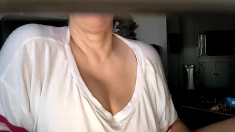 msmomy69 online show from April 16, 9:39 pm