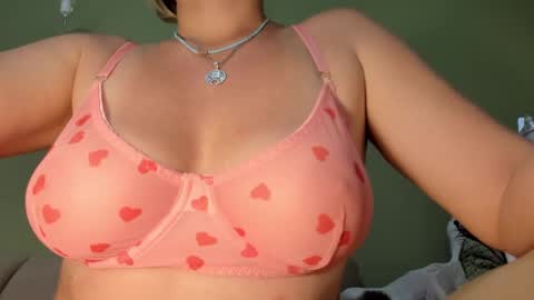 Snapshot of mspurrfectlove chatting on February 14, 3:47 pm MsPurrfectLove online show from February 14, 3:47 pm