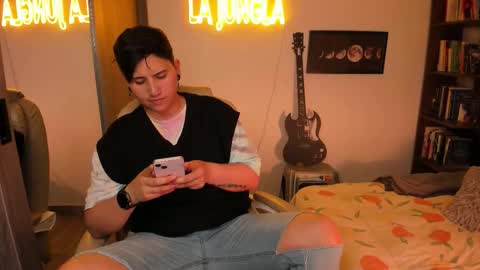 Snapshot of musicayluna chatting on October 24, 2:29 am VALENTINA Luna online show from October 24, 2:29 am
