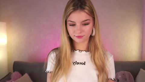 Polly online show from November 4, 3:50 pm