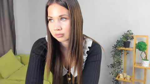 Caroline online show from November 20, 7:15 pm