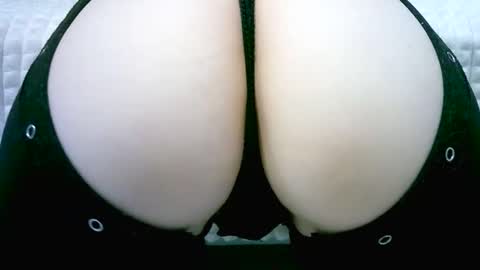 my_tightholes online show from December 3, 10:15 am