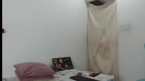 Snapshot of myaduarte1992 chatting on September 20, 2:15 pm Mya latina online show from September 20, 2:15 pm