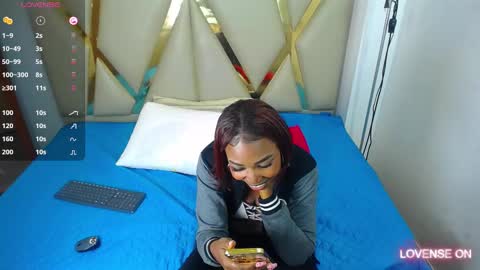 Snapshot of myblackdope_ chatting on February 19, 1:06 pm Samanta  online show from February 19, 1:06 pm