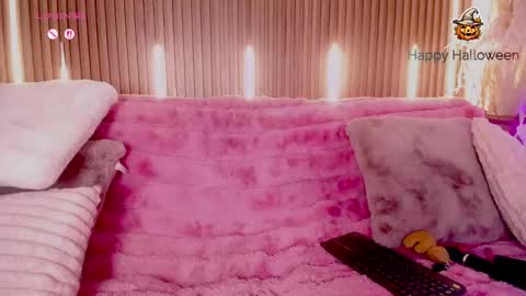 Snapshot of myladreams_ chatting on October 15, 4:04 am Myla  online show from October 15, 4:04 am