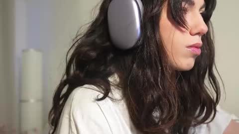 Snapshot of mystica_ chatting on October 21, 9:35 am MILLI online show from October 21, 9:35 am