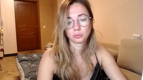 Maya online show from December 7, 3:47 am