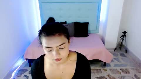naahia__clark online show from December 14, 1:49 pm