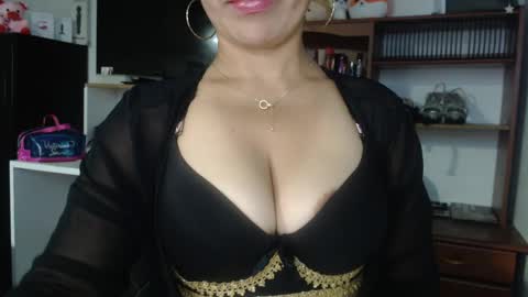 Snapshot of nadia_abaud chatting on March 8, 7:02 am Nadia  online show from March 8, 7:02 am