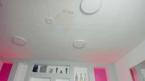 Naenia online show from November 17, 8:09 pm