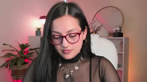 Nahia INDEPENDENT MODEL P online show from July 6, 10:45 pm