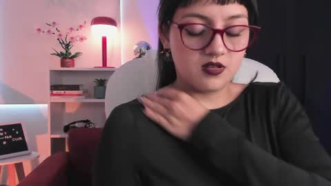 Nahia INDEPENDENT MODEL P online show from April 10, 6:25 pm