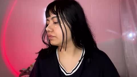 nahomy online show from December 22, 12:30 pm