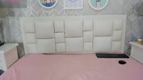 naia_cox online show from January 7, 3:43 am