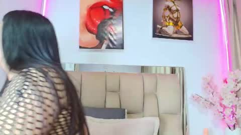 Naia x online show from April 16, 9:39 pm