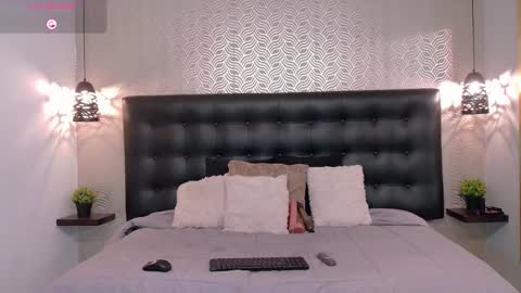 naiaramasson_ online show from November 27, 12:41 pm