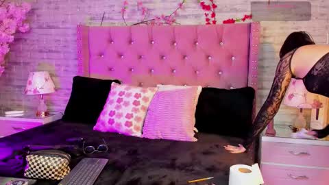 naiawhisper online show from February 23, 12:59 pm