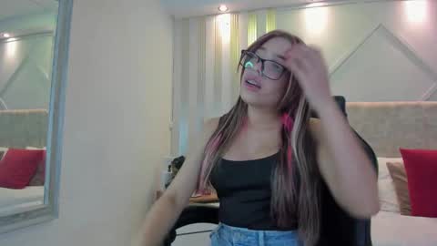 nami_sweet_ online show from September 18, 3:27 am