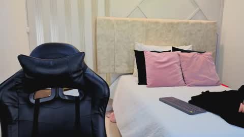 nami_sweet_ online show from February 8, 12:42 pm