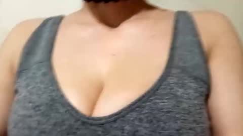 Luscious Lizz online show from April 5, 3:49 am