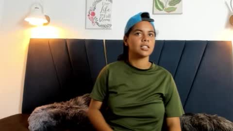 naomi_x0 online show from December 3, 3:25 pm