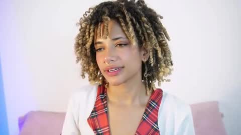 naomidawson online show from May 22, 2:31 am