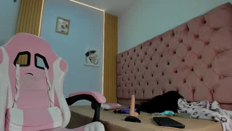 naomis_35 online show from September 25, 9:45 pm