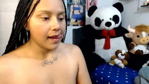 naomylux1 online show from June 12, 2:41 am