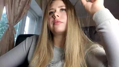 AngelaBooc online show from October 17, 8:17 am