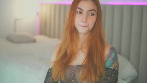 Snapshot of nataly_05 chatting on December 5, 8:22 pm anatalybee online show from December 5, 8:22 pm