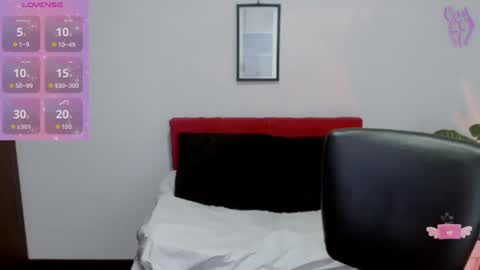 Nataly Escobar online show from November 6, 1:06 pm