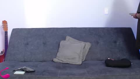   online show from September 8, 8:52 pm