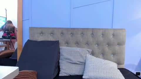 nathalie rossel online show from October 10, 8:25 pm