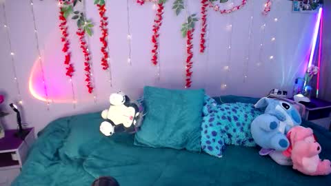 nathallyrouse online show from December 14, 2:28 am