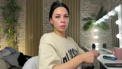 NATTY FIERROS online show from December 14, 8:09 am