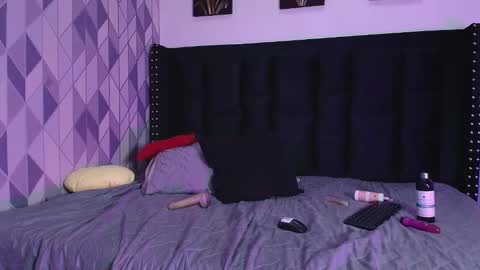 Gwen  online show from January 2, 5:35 am