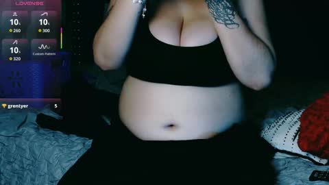 Gwen  online show from November 12, 7:34 pm