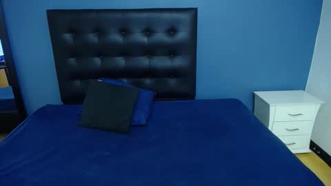 naughty_big_ass18 online show from December 2, 3:30 am