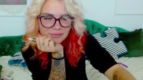 Snapshot of naughty_kittyy1 chatting on October 11, 9:17 pm Maria  online show from October 11, 9:17 pm