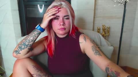 Snapshot of naughty_kittyy1 chatting on October 13, 9:39 pm Maria  online show from October 13, 9:39 pm