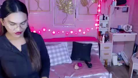 naughty_lorien143 online show from December 1, 1:25 pm