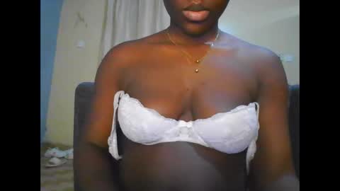 naughty_nilla online show from September 19, 12:26 pm