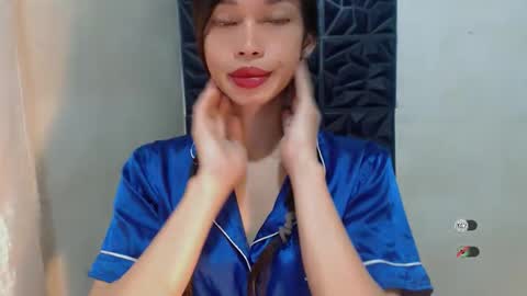 Snapshot of naughtysunshinepinay chatting on October 23, 11:00 pm Celine online show from October 23, 11:00 pm