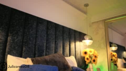 Juli  online show from March 30, 12:38 pm