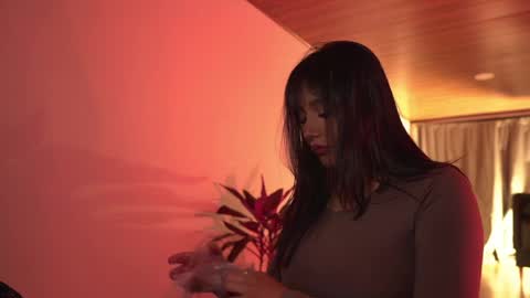 Nefertari online show from April 8, 11:45 am