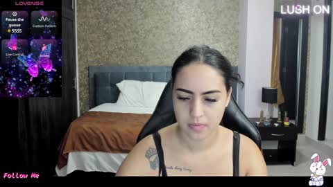 neith_xue online show from January 18, 11:00 am