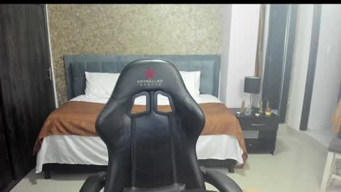 neith_xue online show from January 16, 11:37 am