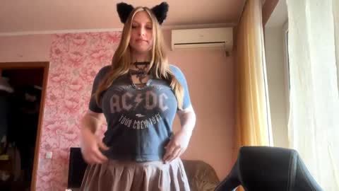 neomimaddern online show from April 10, 7:47 am