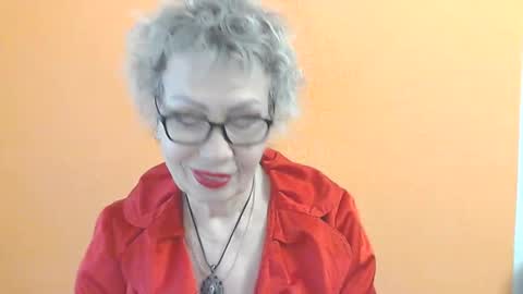 NessyJenixs online show from April 19, 8:25 am